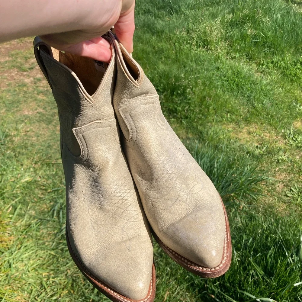 Frye Billy Short Cowboy Boot Size 9B Silver/Cream - Picture 7 of 8
